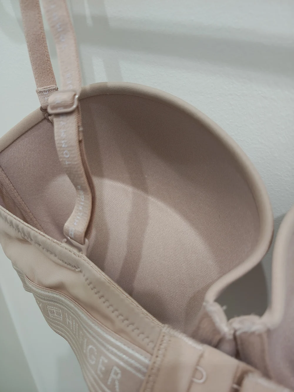 Tommy Hilfiger Beige Convertible Strapless Push Up Bra Size 34C